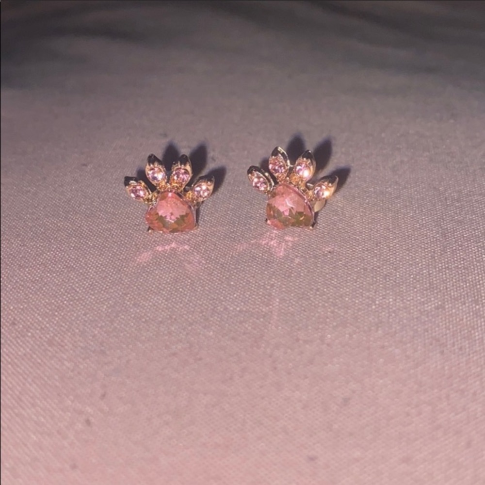 Adorable Paw Earrings! - Picture 2 of 2